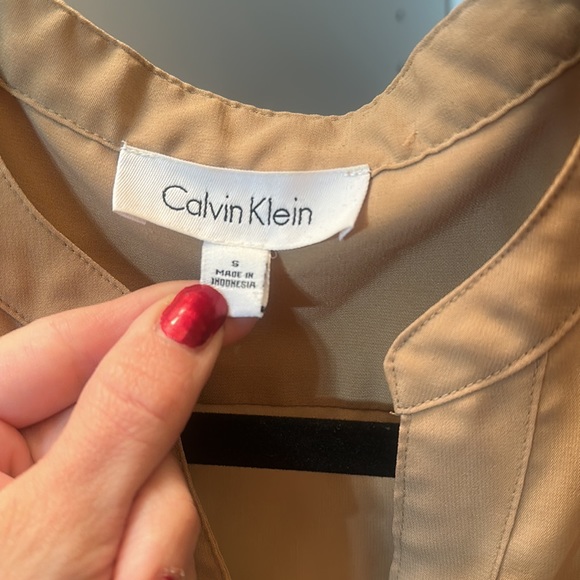 Tan button up blouse - Calvin Klein small - Picture 2 of 4